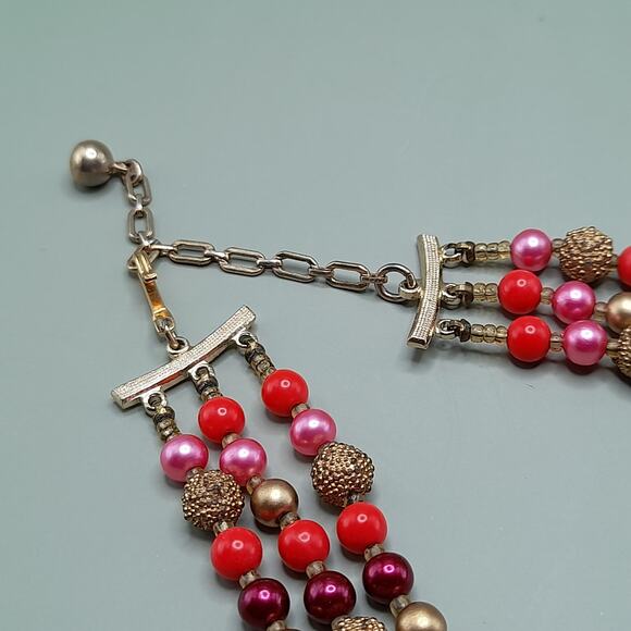 Vintage 1950s Red Pink Gold Beaded Necklace, Three Strands, Gold Tone, 15 Inch - Picture 8 of 11